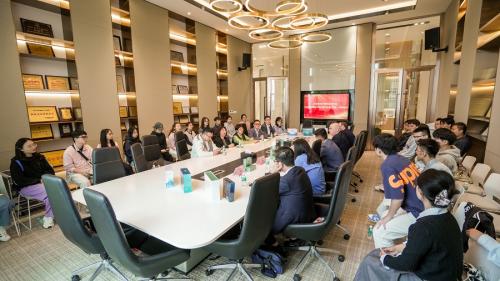 跨邦互换启新篇，共探产学研新蹊径